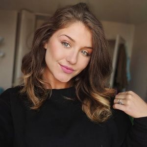 Meet your Posher, Monique